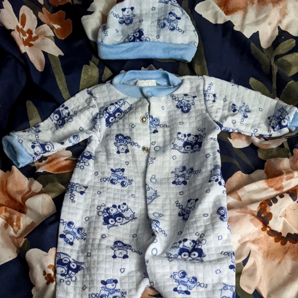 Sweet Treasures Vintage footed pajamas w/matching hat - Picture 1 of 5